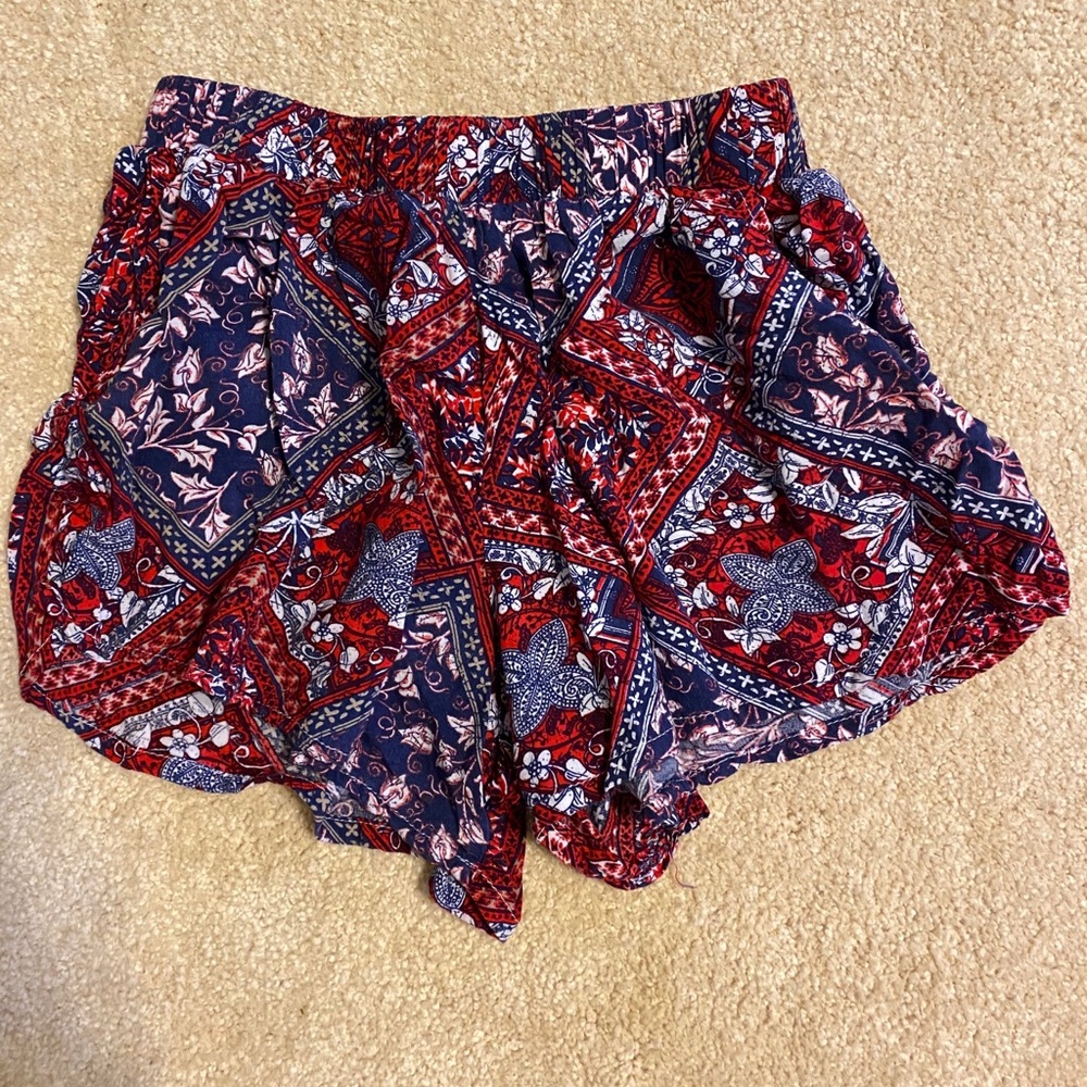 cute flowy shorts!!